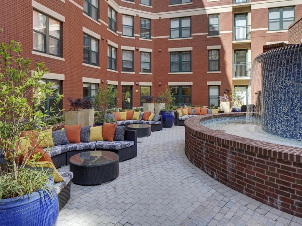 Global Luxury Suites At Thomas Circle Вашингтон Экстерьер фото