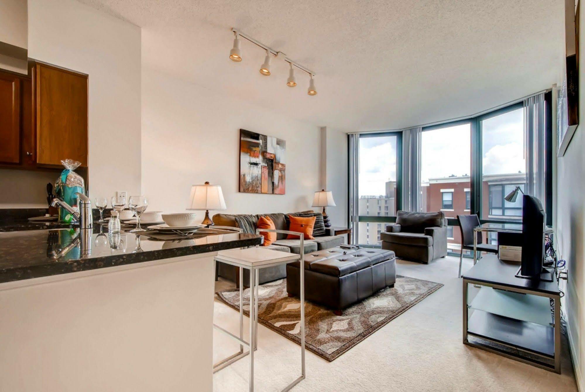 Global Luxury Suites At Thomas Circle Вашингтон Экстерьер фото