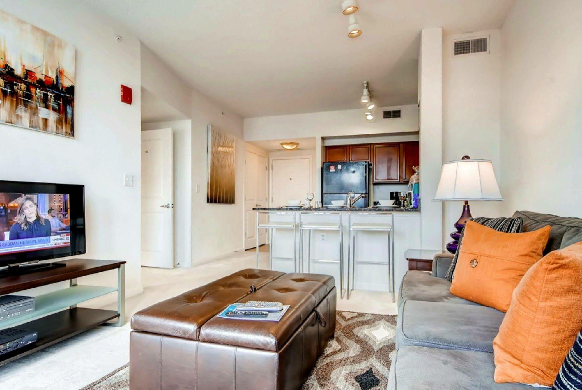 Global Luxury Suites At Thomas Circle Вашингтон Экстерьер фото