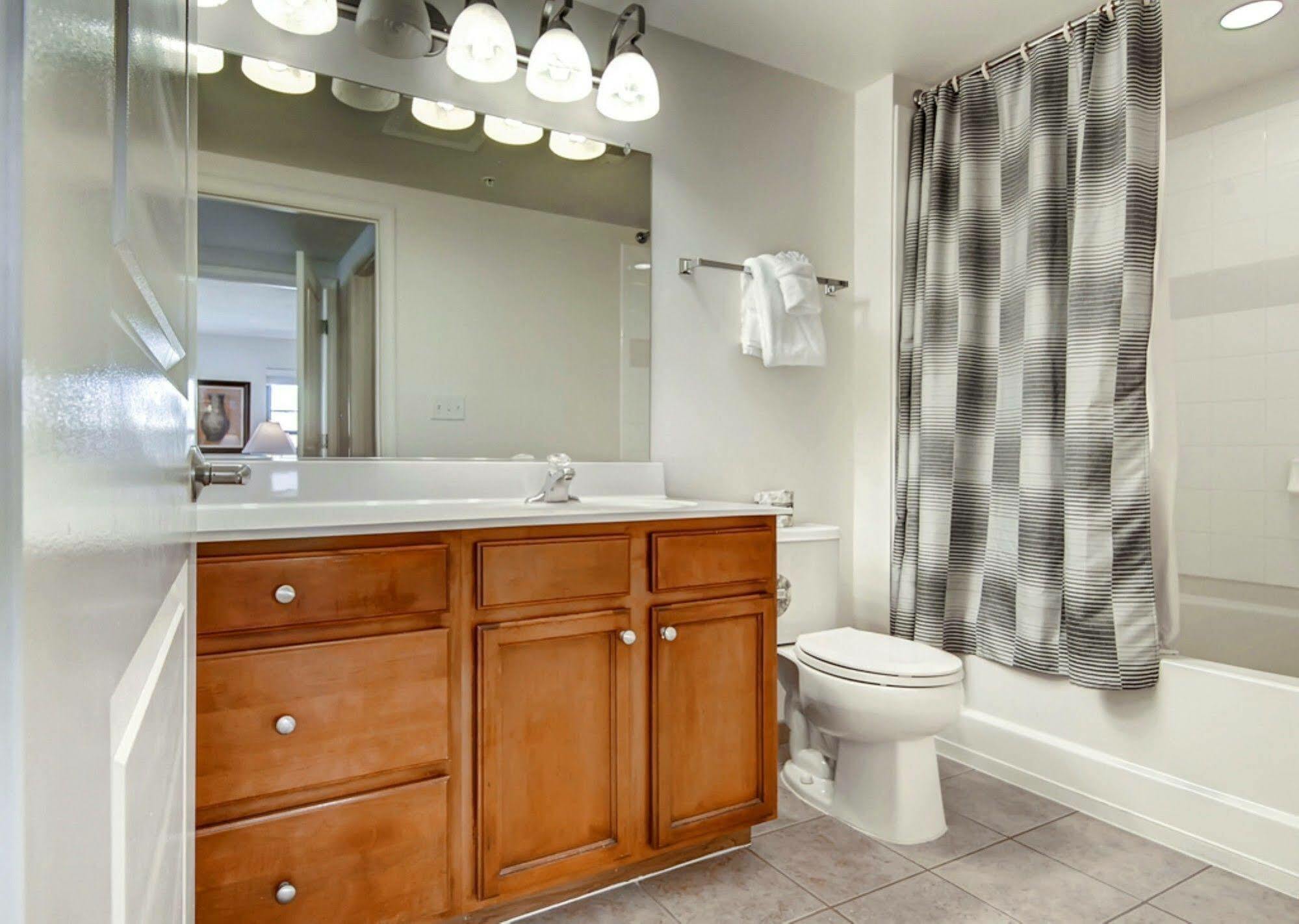 Global Luxury Suites At Thomas Circle Вашингтон Экстерьер фото