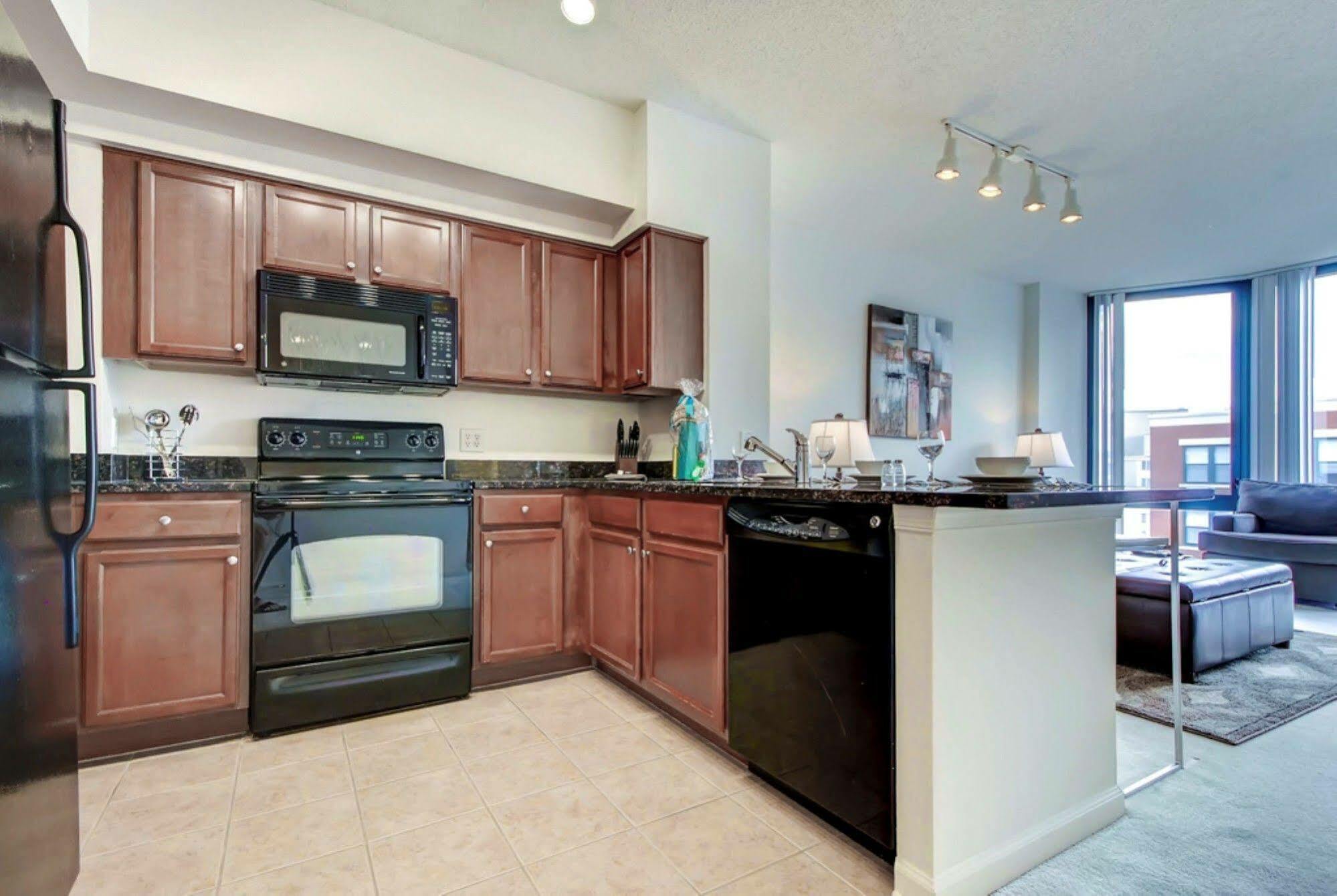 Global Luxury Suites At Thomas Circle Вашингтон Экстерьер фото