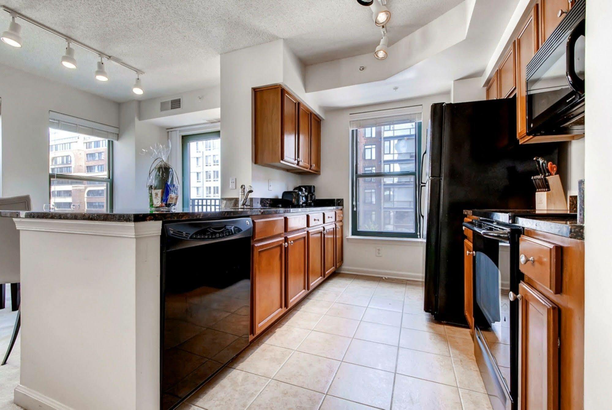 Global Luxury Suites At Thomas Circle Вашингтон Экстерьер фото