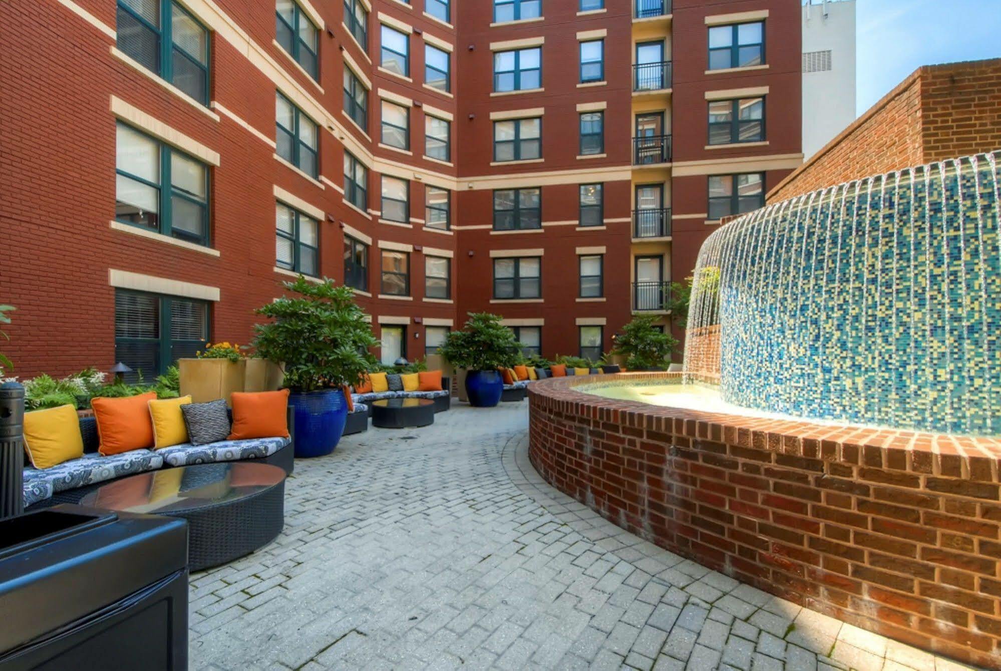Global Luxury Suites At Thomas Circle Вашингтон Экстерьер фото