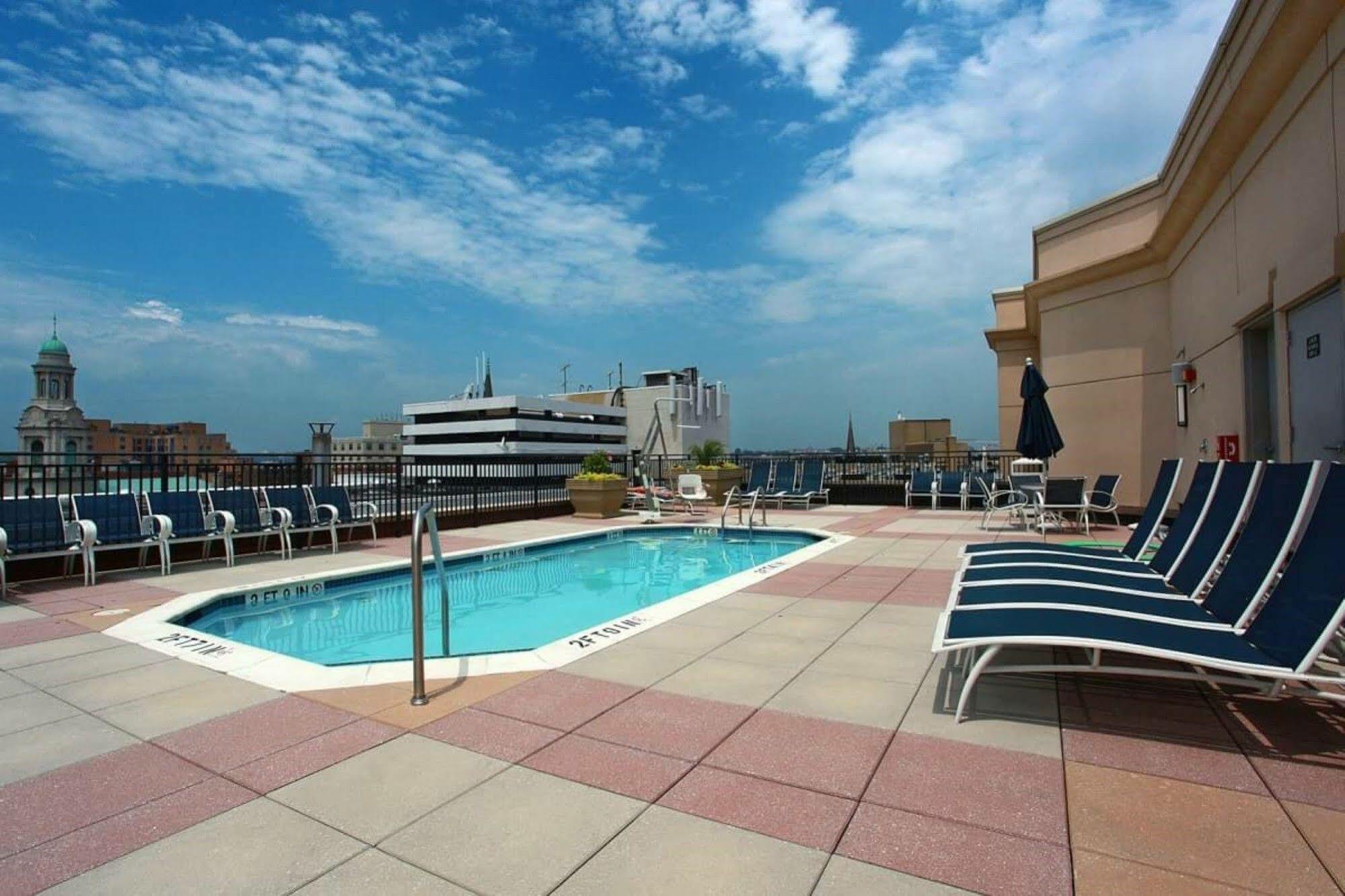 Global Luxury Suites At Thomas Circle Вашингтон Экстерьер фото