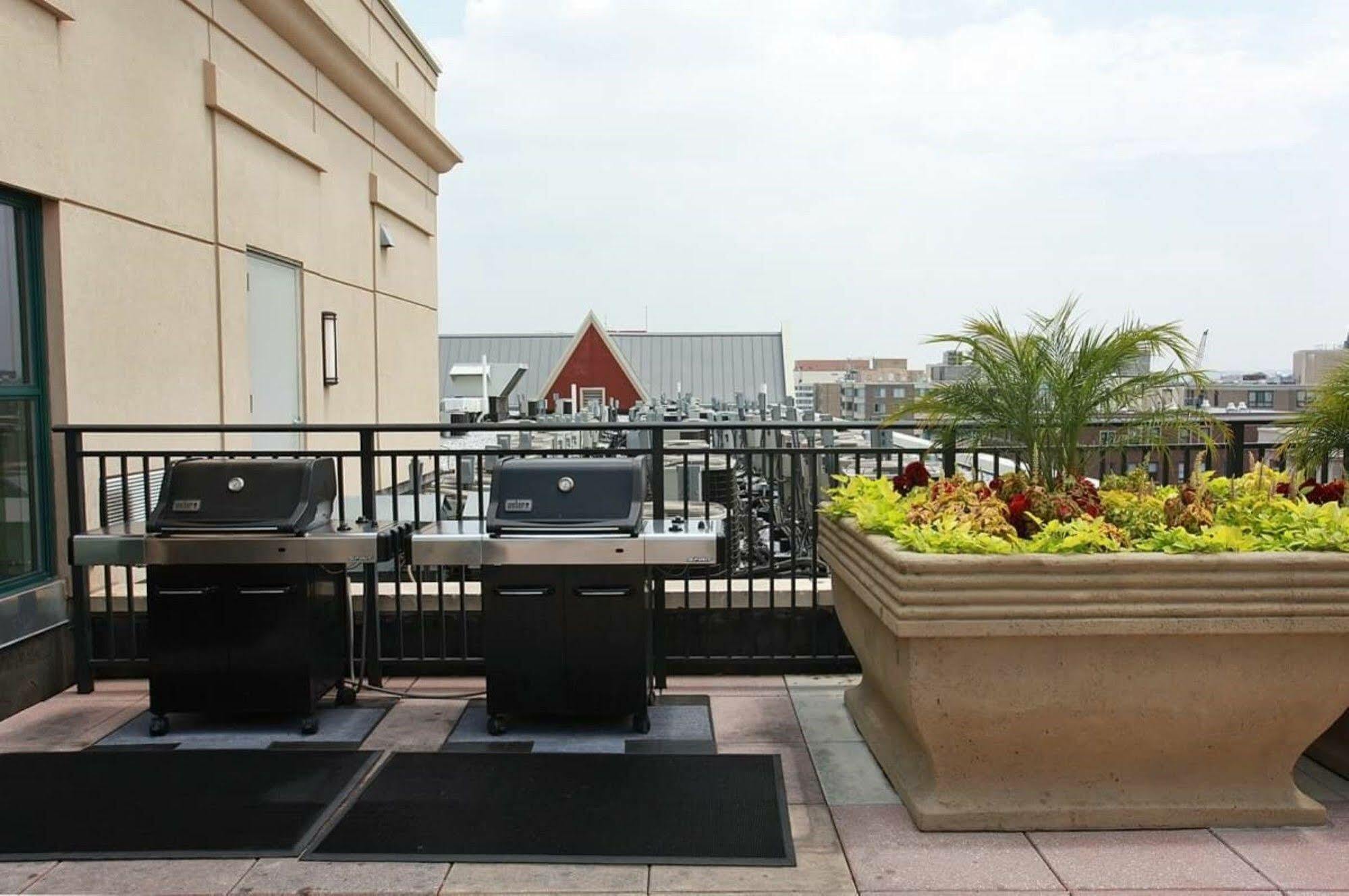 Global Luxury Suites At Thomas Circle Вашингтон Экстерьер фото